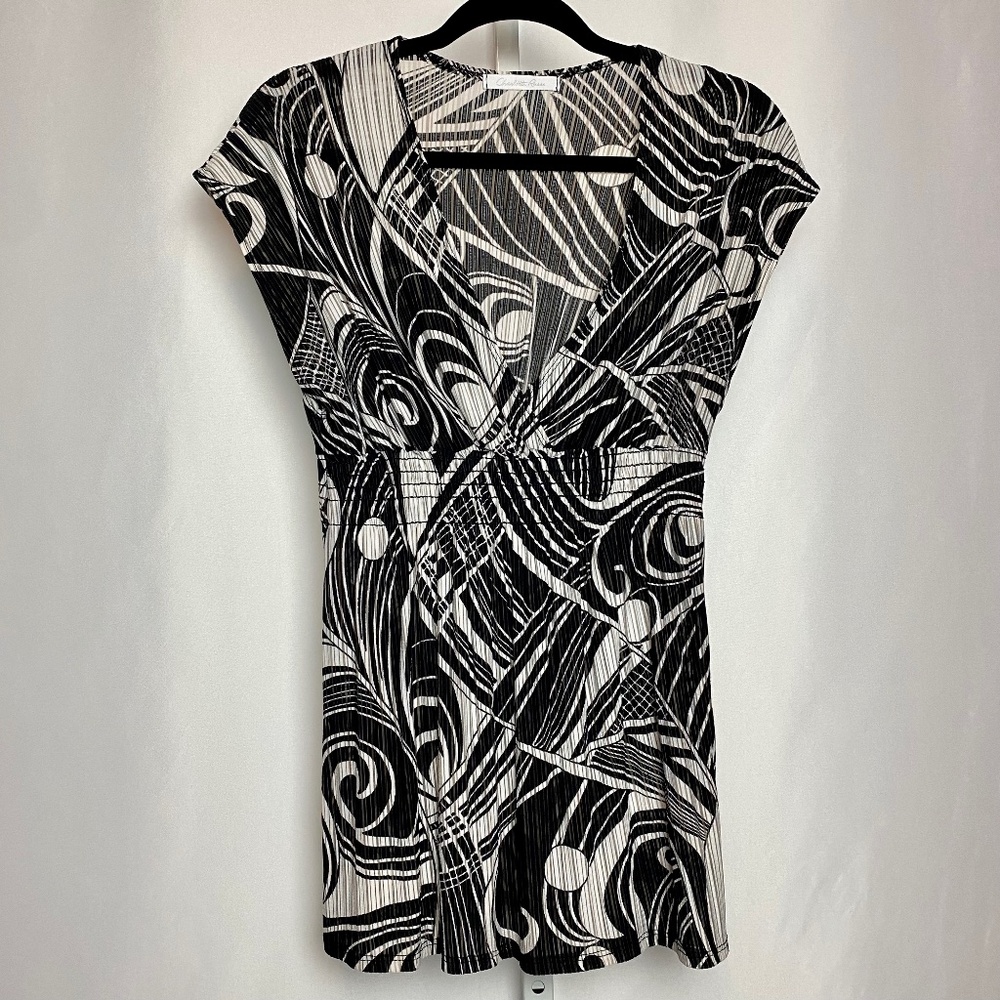 💙5/$15 Charlotte Russe Womenʻs Black | White Wrap over V-neck Blouse Large